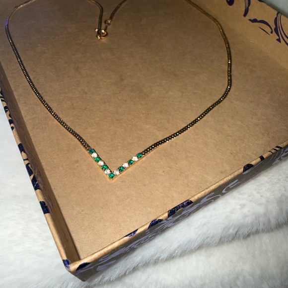 Vintage Avon Goldtone Necklace with Green and Clear Stones - Picture 7 of 11